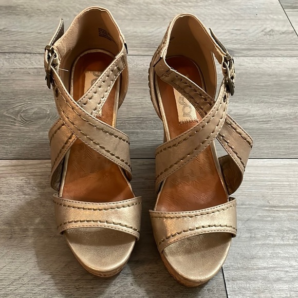 Sugar, bronze/gold wedges, size 8M, perfect condition - Picture 2 of 8
